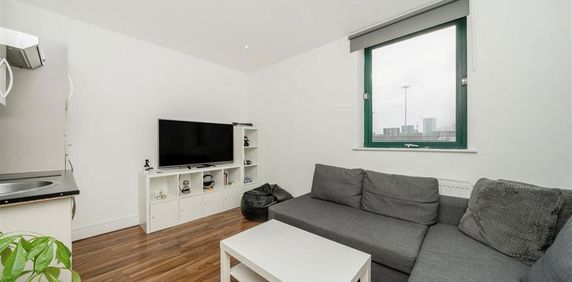 Studio to rent - Photo 2