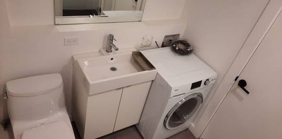 1 Bedroom w/ensuite laundry minutes from High Park - Photo 2