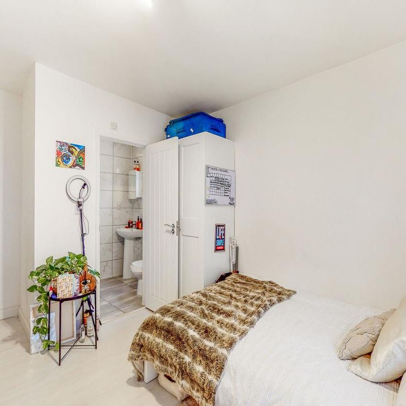 St. Stephens Road, West Drayton - Photo 1
