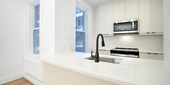 #25, 2 Bed, 1 Bathroom - 2112 Claremont, Westmount - Photo 3