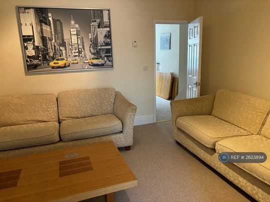 1 bedroom in a house share to rent - Photo 1