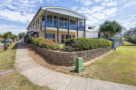 Dual-Living Beachfront Home, Redcliffe. Contact Julie Sykes 0438 050 110 - Photo 2