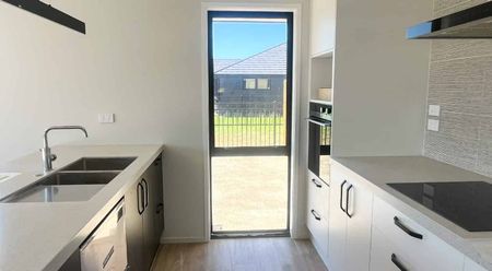 Modern 4 Bedroom Halswell Home - Photo 3