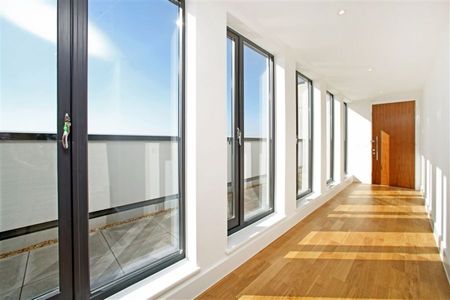 3 Bedroom Flat To Let - Photo 2