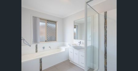 Great size home in Jones Hill! - Photo 4