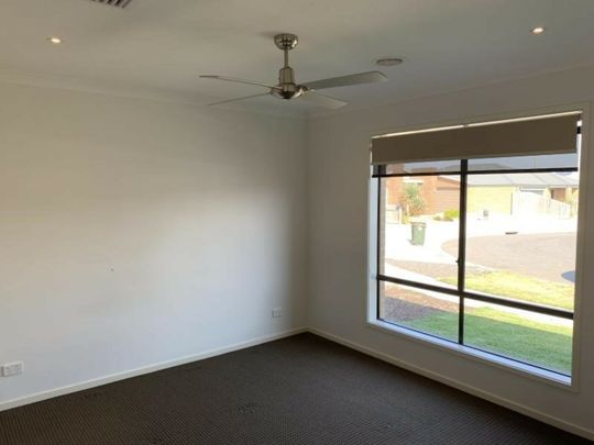 Low Maintenance Family Home! - Photo 1