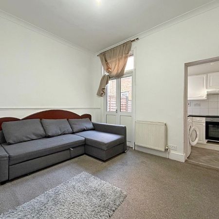 TW3, 111 Lampton Road - Photo 3