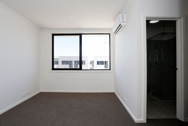 98 Royal Road, Braybrook VIC 3019 - Photo 1