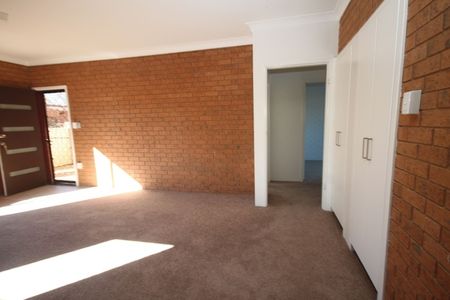 5 / 42 Inglis Street Lake Albert NSW 2650 - Photo 4