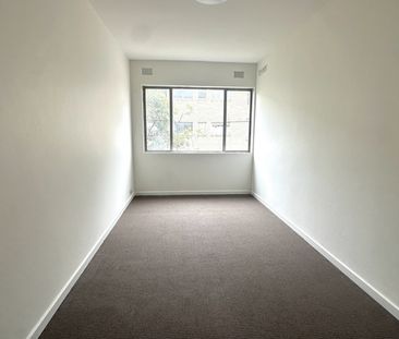 SPACIOUS 3 BEDROOM UNIT WITH BRAND NEW KITCHEN - Photo 2