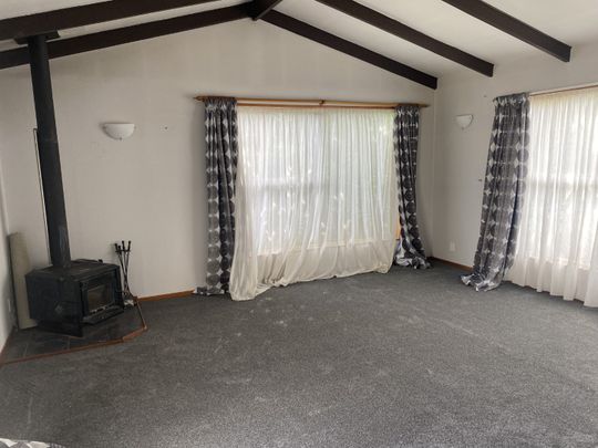 Lovely home in Totara Park - Photo 1