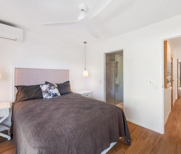 Relaxed Fully Furnished Retreat in Sought-After Sunshine Beach - Photo 3