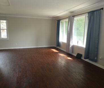 3 Bedroom Main Floor – Walking Distance to U of S - Photo 2