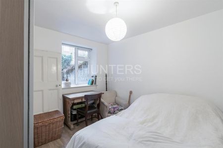 1 bedroom Flat To Let - Photo 2