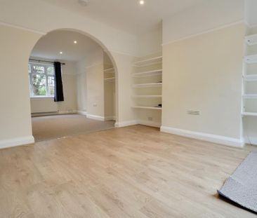 4 bedroom semi-detached house to rent - Photo 2