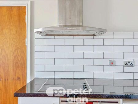 Falcon Drive, Cardiff Bay, Cardiff, CF10 - Photo 3