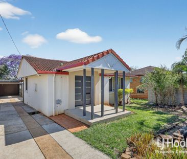 Spacious 4 Bedroom Home with Private Master Bedroom! - Photo 5