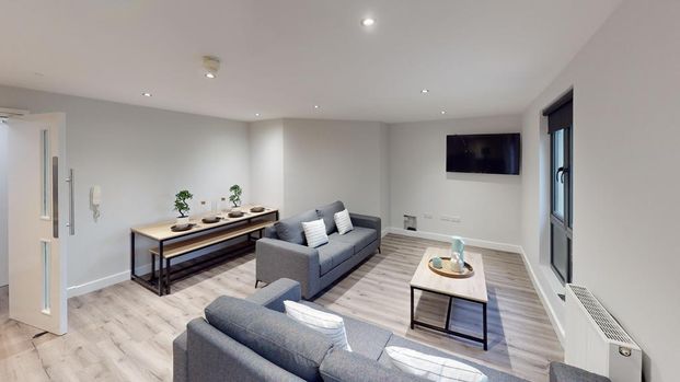 6 bedroom flat to rent - Photo 1