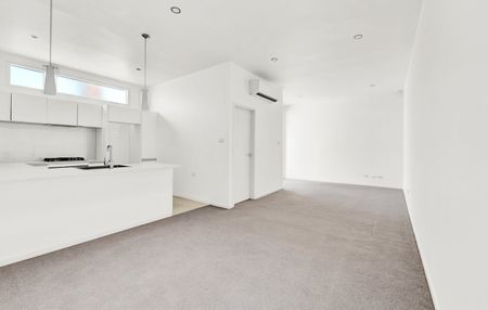 RENOVATED 2 BEDROOM COTTAGE - Photo 3