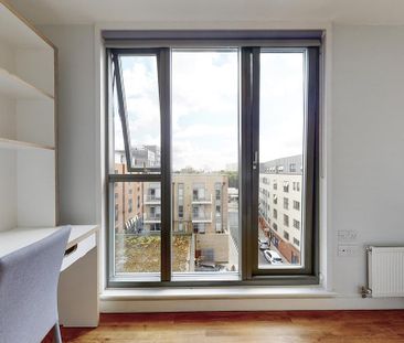 1 bedroom in a flat share to rent - Photo 3