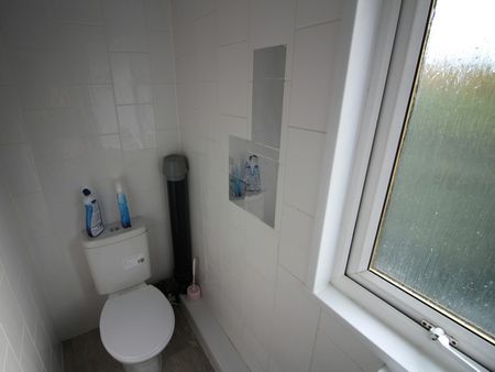 Terraced House to rent on - Photo 5