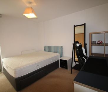 2 bedroom flat to rent - Photo 6