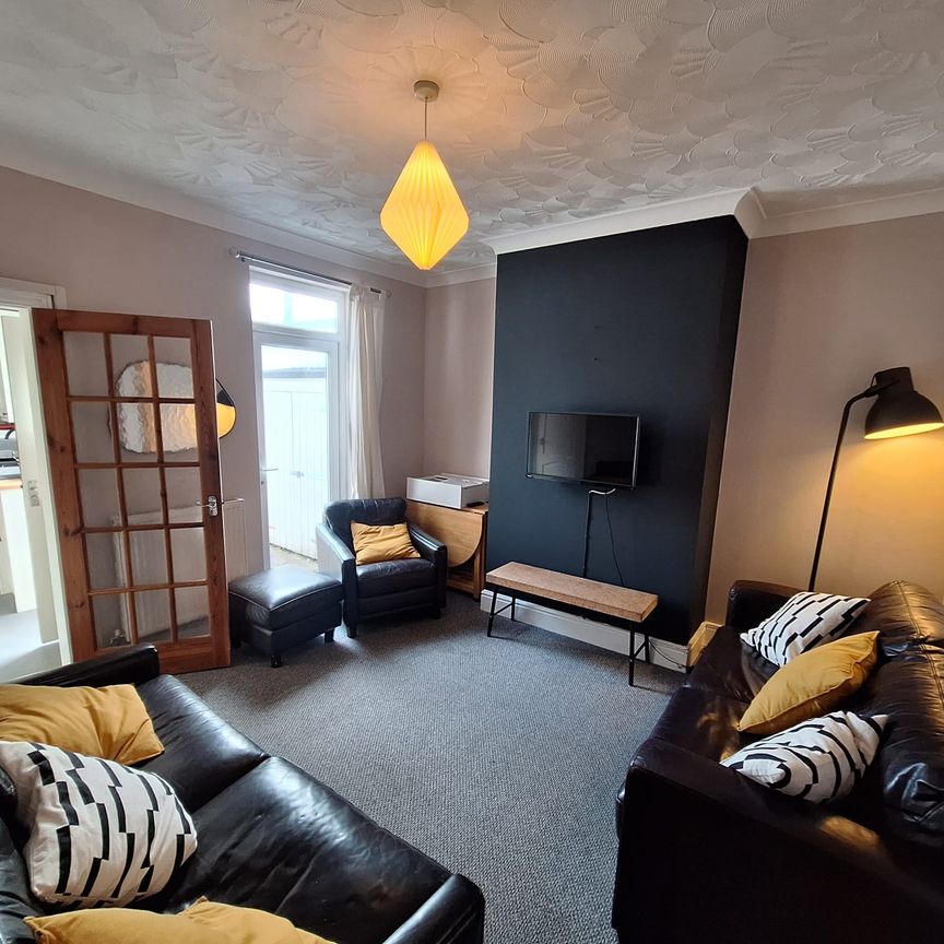 4 bedroom house - Photo 1