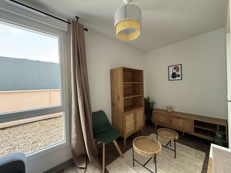 Location Appartement 1 pièce 16m² FRANQUEVILLE ST PIERRE 76520 - Photo 2