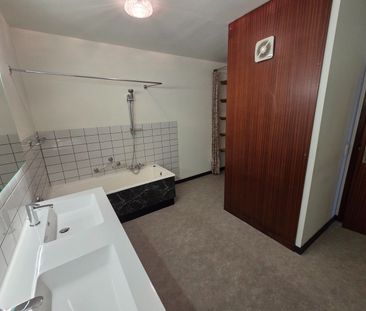 Uitzonderlijk ruim appartement met 4 slaapkamers, bureau en dubbele... - Photo 4