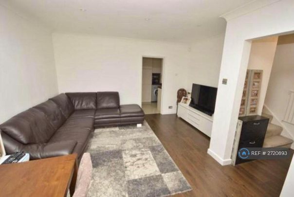 2 bedroom end of terrace house to rent - Photo 1