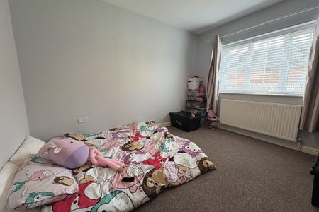 Holly Close, Manea, March - Photo 4