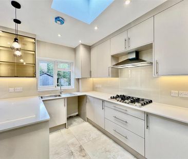 4 bedroom semi-detached house to rent - Photo 5