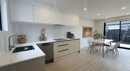 Effortless Living in a Desirable Location - Photo 4