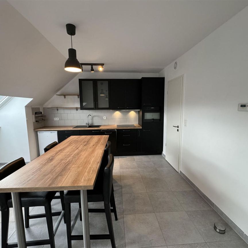 Superbe studio de +/- 45 m² en face de la gare - Photo 1