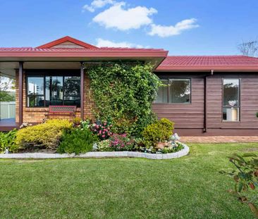 Charming 3BR Home in Burswood - Photo 5