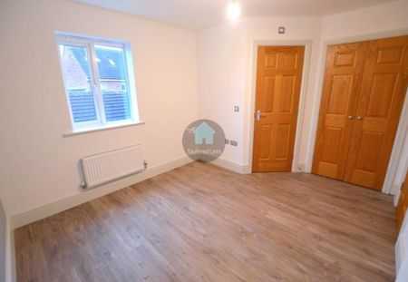 4 bedroom townhouse to rent - Photo 2