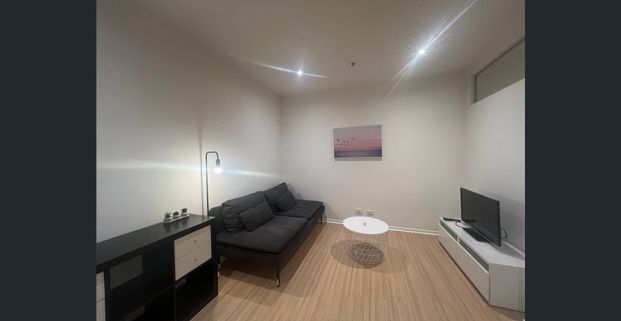 Fully Furnished 1 Bedroom @ CBD - Photo 1