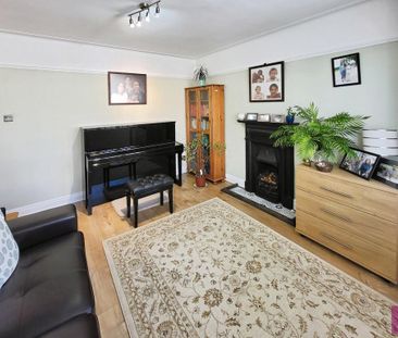 4 bedroom detached house to rent - Photo 2