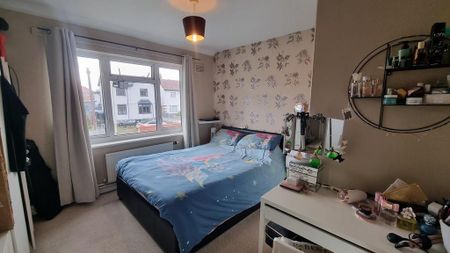 3 bedroom terraced house to rent - Photo 2