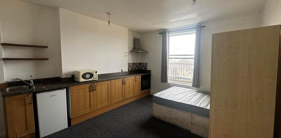 Studio to rent - Photo 2