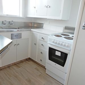 NORTH END BEDSIT - Photo 3