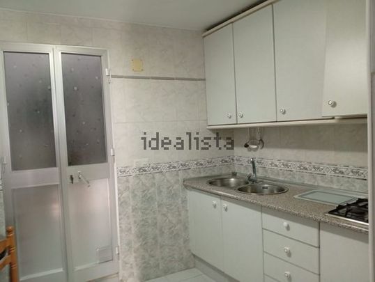 Alquiler de chalet adosado en Calle Antequera - Photo 1