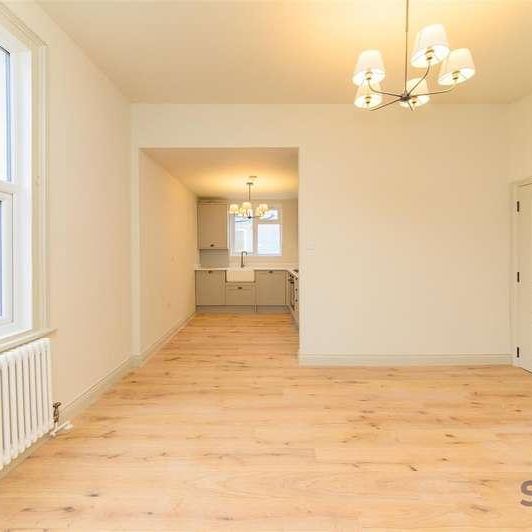 Sunningfields Road, Hendon, NW4 - Photo 1