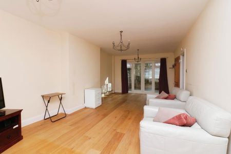 4 bedroom detached house to rent - Photo 2