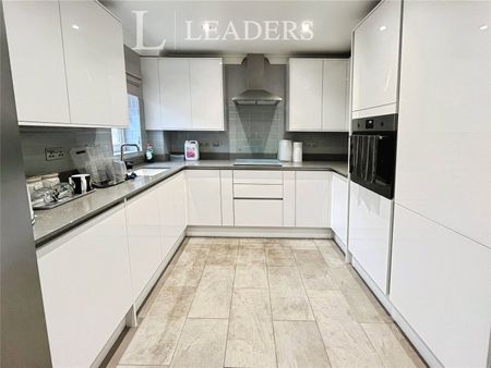 2 bedroom apartment to rent Nelson Road, Clacton-on-Sea, Essex, CO15 - Photo 4