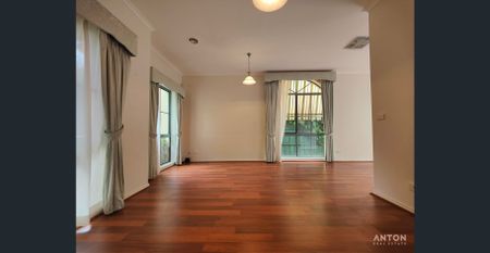 Charming Family Home with North-Facing Yard in Blackburn North! - Photo 2