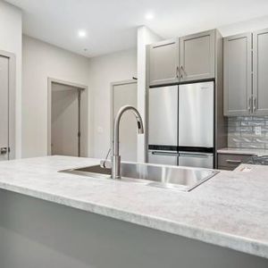 UNIT 1209 VANTAGE! BRAND NEW UNITS. 1 bedroom, 1 bathroom + den. - Photo 2