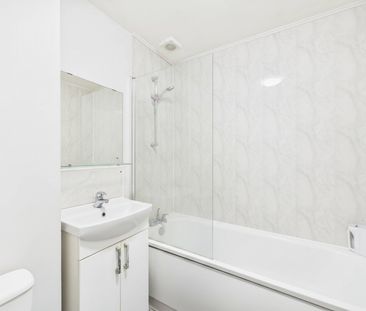 1 bedroom in Missenden Gardens, Slough - Photo 3