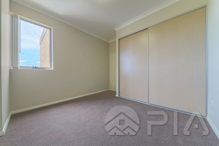 Spacious two bedrooms apartment for lease ! Walking distance to Stock land shopping ! - Photo 2