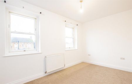 3 bed Apartment To Let - Photo 3